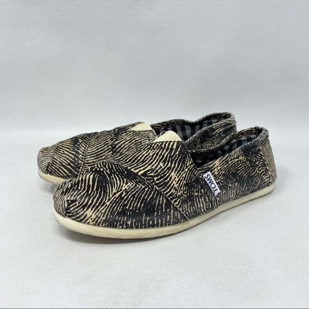 Toms Black and White Canvas Abstract Line/ Zebra loafers, Women’s Size US 6.